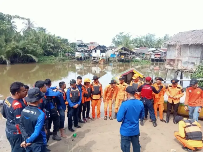 Proses pencarian korban yang dilaporkan hilang (Foto : Dok. BPBD Aceh Tamiang)