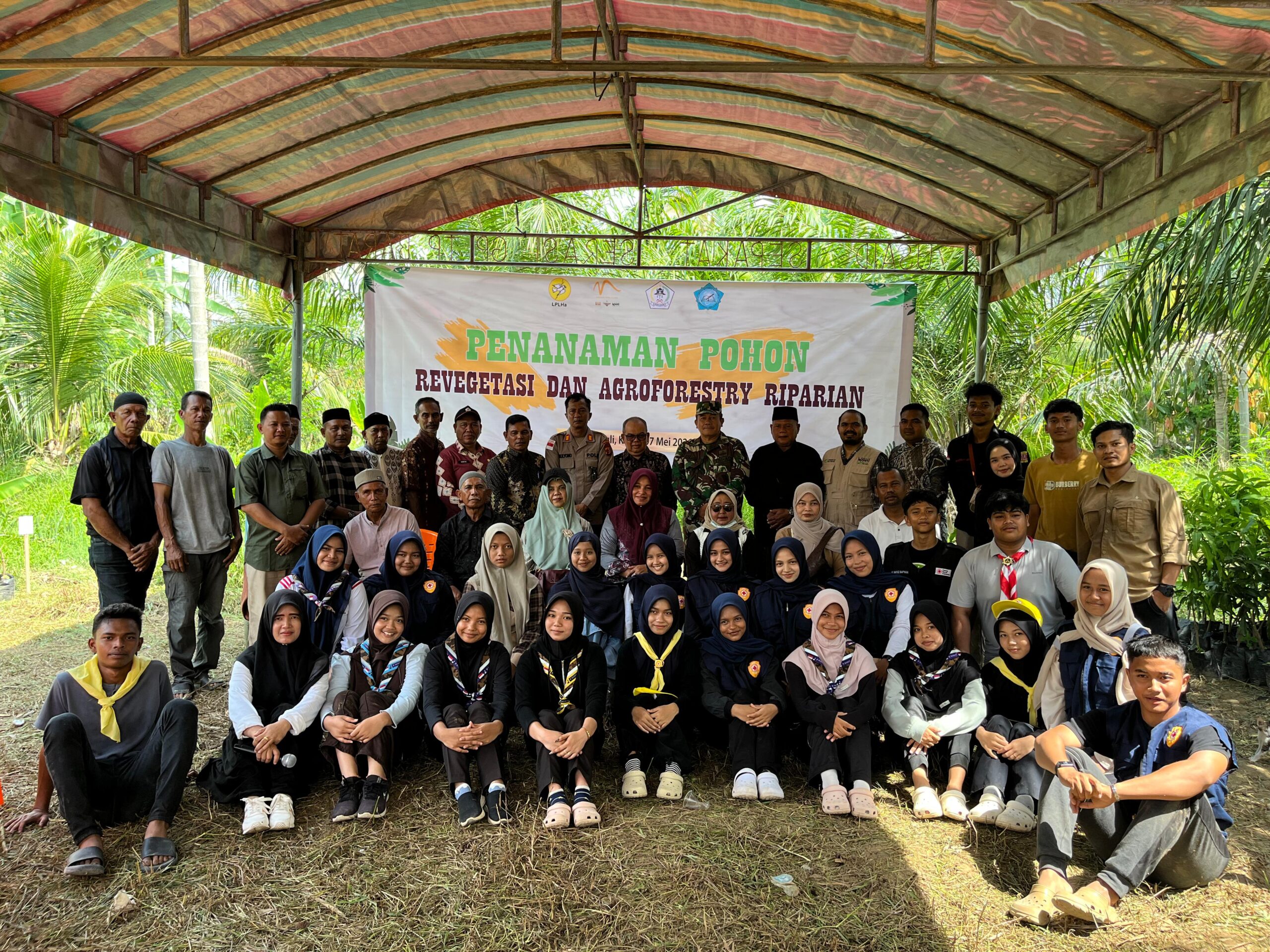 Mahasiswa dan Pelajar Gelar Aksi Revegetasi Bantaran Sungai Matangkuli Matangkuli, Kamis (7/5/2026)