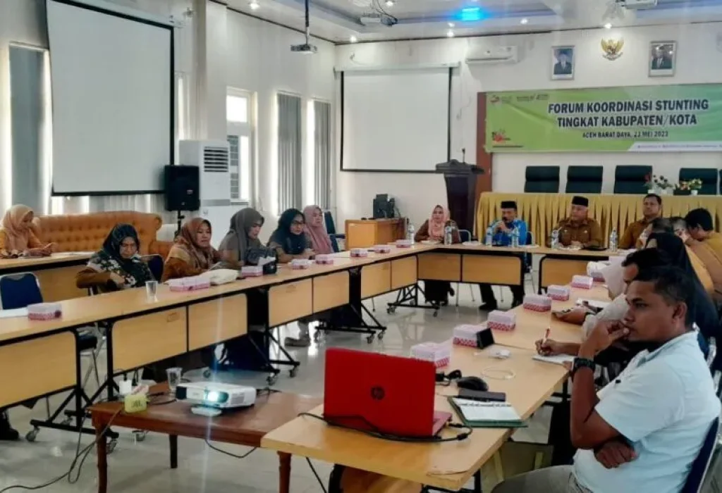 Kepala BKKBN Aceh, Sahidal Kastri saat memaparkan tentang penurunan angka stunting di Abdya