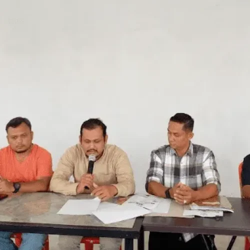 Konferensi pers terkait kesepakatan damai antara Zulfikar da Nazaruddin Dek Gam