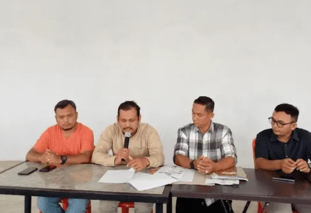 Konferensi pers terkait kesepakatan damai antara Zulfikar da Nazaruddin Dek Gam