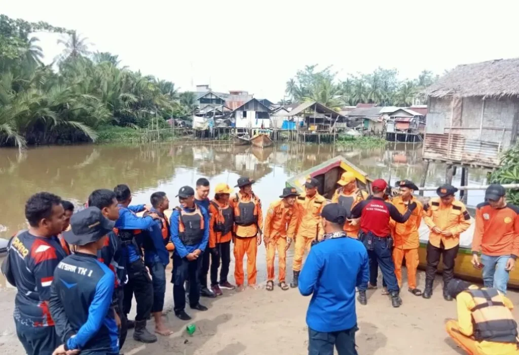Proses pencarian korban yang dilaporkan hilang (Foto : Dok. BPBD Aceh Tamiang)