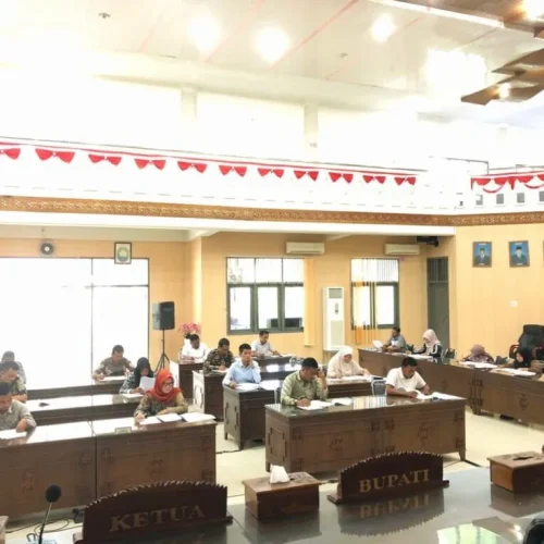 Para peserta calon anggota KIP Abdya ikut tes ujian tulis