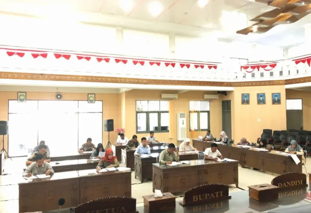 Para peserta calon anggota KIP Abdya ikut tes ujian tulis