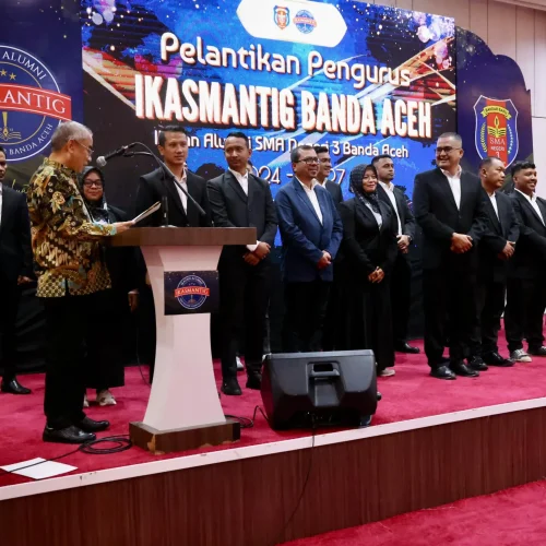 Foto: Penjabat Gubernur Aceh, Dr. H. Safrizal ZA, M.Si, menghadiri sekaligus memberi sambutan pada Pelantikan dan Rapat Kerja Pengurus Ikatan SMA Negeri 3 (IKASMANTIK) Banda Aceh, di Aula Dinas Pendidikan Aceh, Sabtu, 4/1/2024