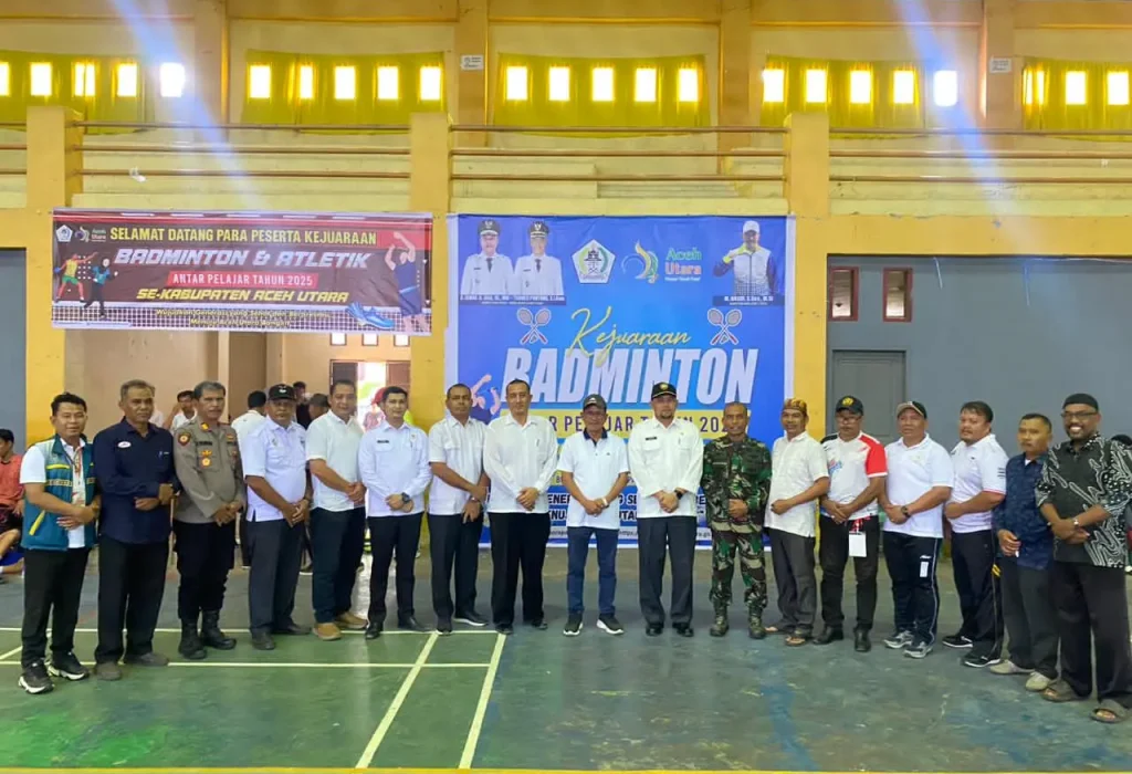 Foto: Bupati Aceh Utara Membuka Acara kejuaran Bulutangkis dan atletik antar pelajar tahun 2025, kegiatan berlangsung di Gedung Olahraga (GOR) Lhoksukon, rabu (15/10) dihadiri para pelajar se Aceh Utara.