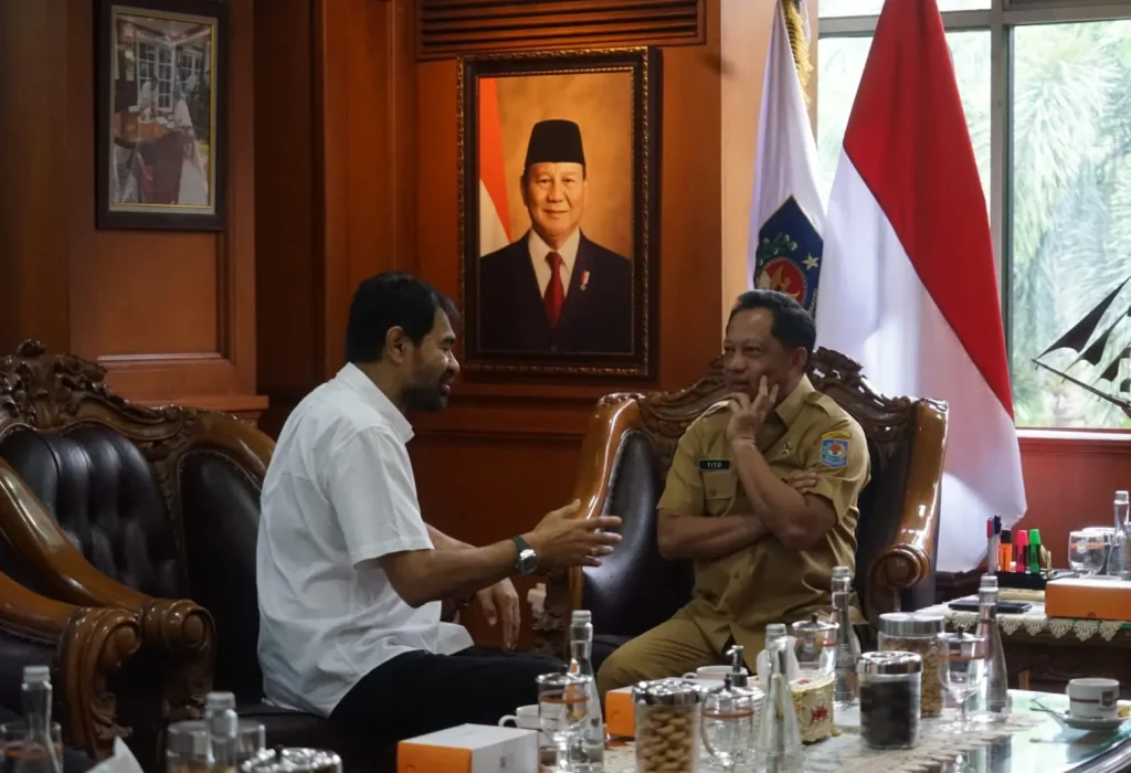 Foto: Gubernur Aceh, Muzakir Manaf melakukan silaturrahmi dengan Mendagri, Tito Karnavian di Ruang Kerja Mendagri, Jalan Medan Merdeka Utara, Jakarta Pusat, Selasa, (11/11/2025)