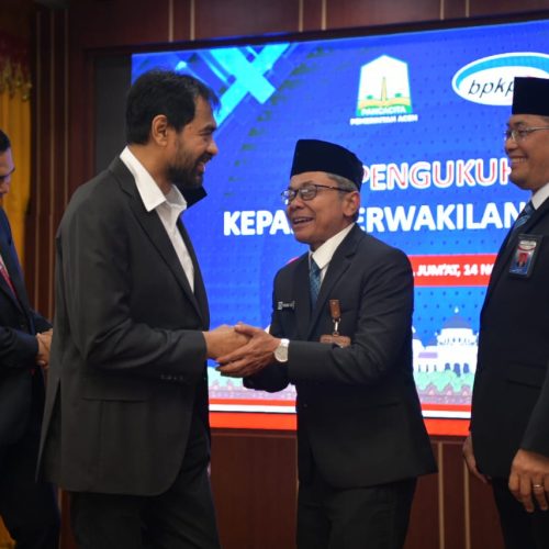 Foto: Gubernur Aceh Muzakir Manaf resmi mengukuhkan Nanang Agus Sutrisno sebagai Kepala Perwakilan Badan Pengawasan Keuangan dan Pembangunan (BPKP) Aceh dalam sebuah prosesi sederhana di Restoran Pendopo Gubernur Aceh