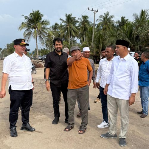 Foto: Gubernur Aceh didampingi Bupati Aceh utara meninjau kawasan pantai Gampong Lhok Pu’uk, Kecamatan Seunuddon, pada Minggu 16 November 2025