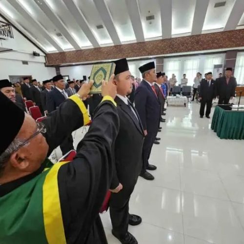 Foto: Bupati Aceh Utara, H. Ismail A. Jalil, SE., M.M., melantik sejumlah pejabat Eselon II