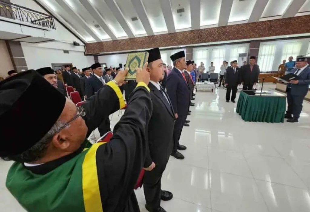 Foto: Bupati Aceh Utara, H. Ismail A. Jalil, SE., M.M., melantik sejumlah pejabat Eselon II