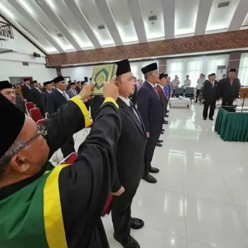 Foto: Bupati Aceh Utara, H. Ismail A. Jalil, SE., M.M., melantik sejumlah pejabat Eselon II
