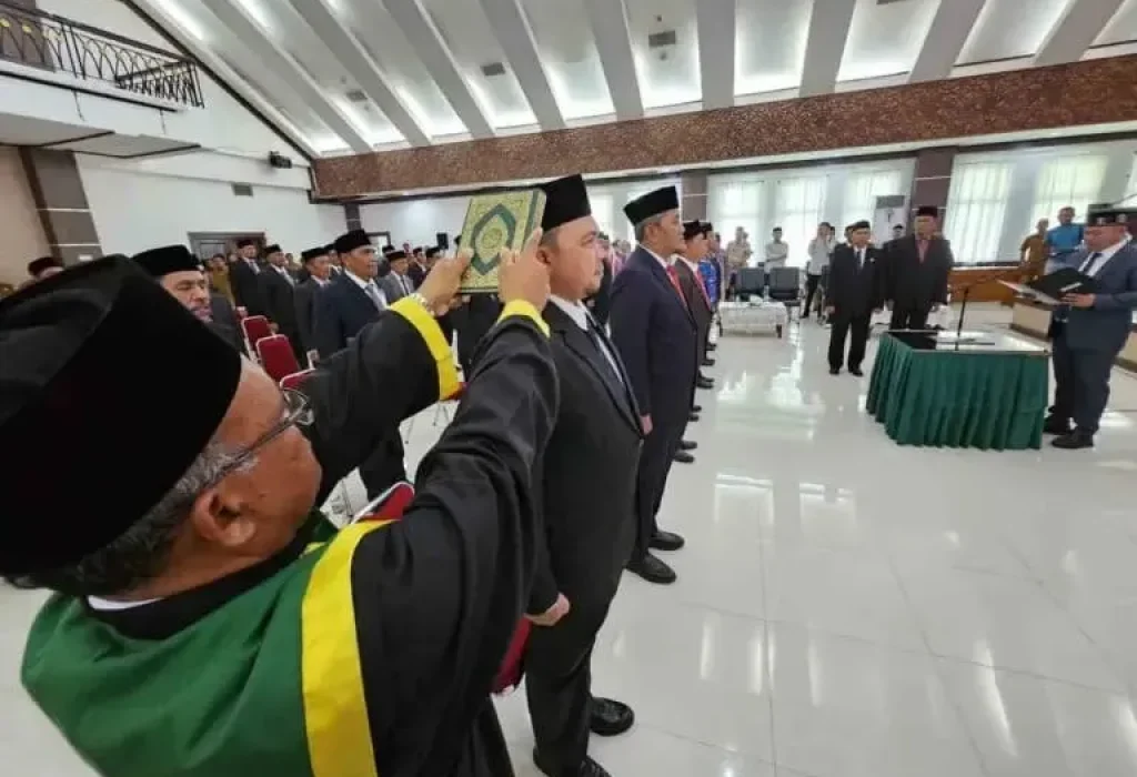 Foto: Bupati Aceh Utara, H. Ismail A. Jalil, SE., M.M., melantik sejumlah pejabat Eselon II
