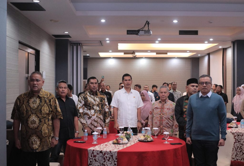 Foto: Sekretaris Daerah Aceh, M. Nasir, S.IP, MPA memberi sambutan pada Musyawarah Daerah (Musda) Jaringan Media Siber Indonesia (JMSI) Aceh yang dilaksanakan di Hotel Kyriad Muraya Banda Aceh, Rabu, 19 November 2025.