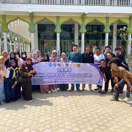 LENS (LIMA Empathy and Social) Aksi Sosial Pembersihan Sisa Banjir di Mesjid Al- kalifah Ibrahim, Gampong Keude Matangkuli, Aceh Utara, Minggu(8/2/26).-Foto: Dok Penulis