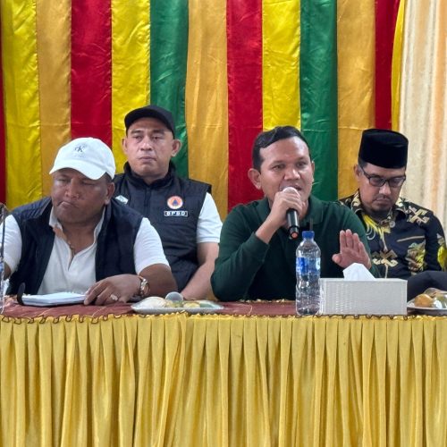 Foto: Wakil Gubernur Aceh, Fadhlullah, SE didampingi Asisten Pemerintahan, Keistimewaan Aceh & Kesejahteraan Rakyat Drs. Syakir, Asisten Perekonomian & Pembangunan Dr. Ir. Zulkifli, M.Si & Ka. SKPA terkait memimpin 
Rakor Bersama Pemkab Bireun terkait Percepatan Rehab dan Rekon bencana Hidrometeorologi Aceh di Kantor Camat Peusangan Kab. Bireun, Minggu, 8 Februari 2026