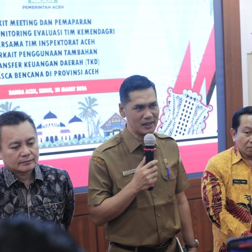 Foto: Sekda Aceh Muhammad Nasir bersama tim Itjen Kemendagri menggelar rapat monitoring dan evaluasi penggunaan tambahan anggaran Transfer ke Daerah (TKD) 2026 bersama beberpa Kepala SKPA di Kantor Gubernur Aceh, Senin (30/1/2026).