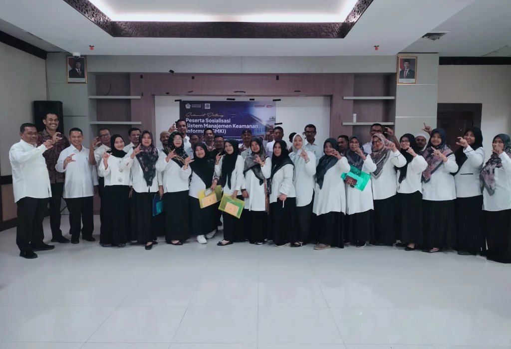 Foto: Kepala Dinas Komunikasi, Informatika dan Persandian Halidi, SSos, MM, membuka kegiatan sosialisasi sistem manajemen keamanan informasi (SMKI)