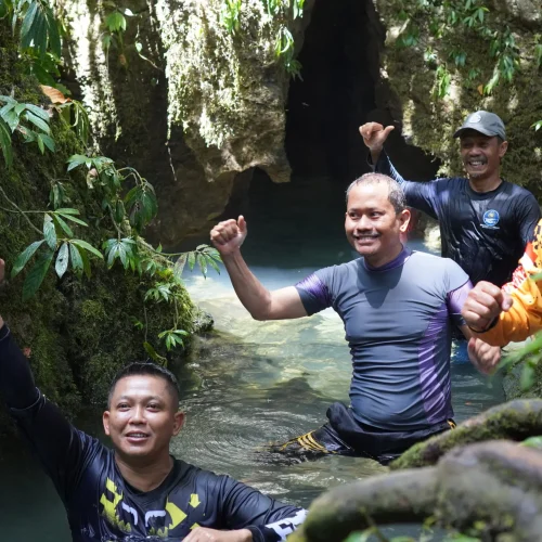 Foto:  Kepala Disporapar M.Nasir bersama Kapolres Aceh Utara dikawasan Destinasi wisata 7 Bidadari