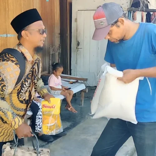 Foto: Komunitas "Selendang Sutra" yang berbasis di Perth, Australia Barat, menunjukkan kepedulian mendalamnya dengan menyalurkan bantuan kepada korban bencana banjir di Aceh Utara dan