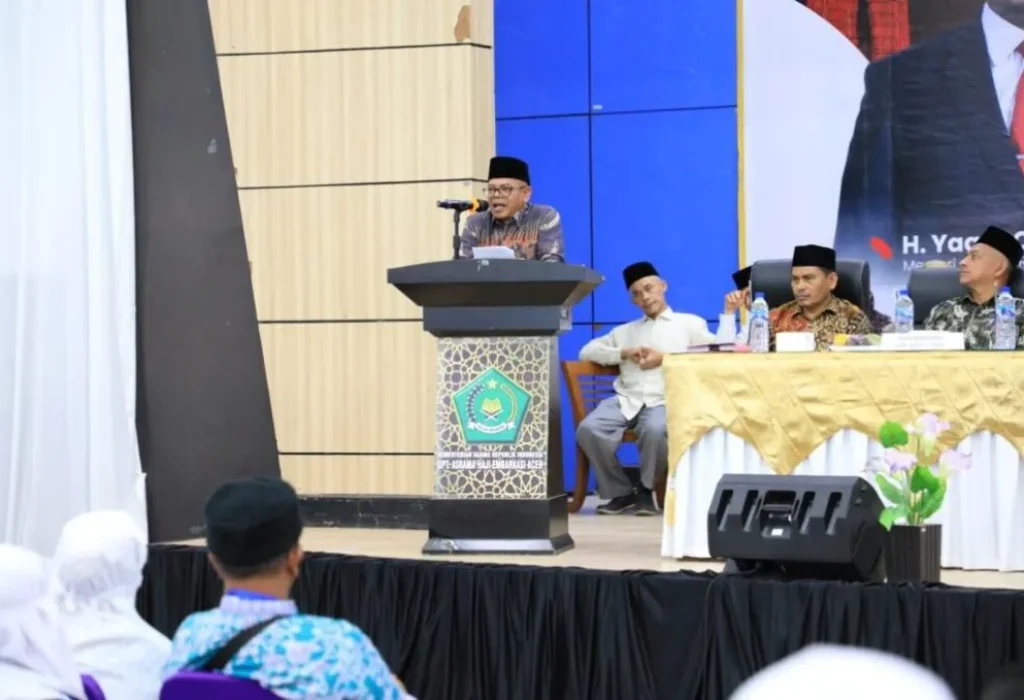 Sekda Aceh Utara, Dr A Murtala, MSi, melepaskan 392 calon jamaah haji Kloter 8 Aceh Utara di Asrama Haji Banda Aceh