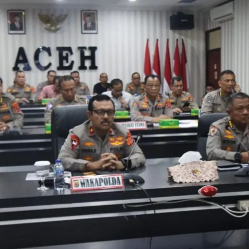 Foto: Wakapolda Aceh Brigjen Syamsul Bahri menghadiri rapat yang dipimpin Wakapolri Komjen Gatot Eddy Pramono secara virtual