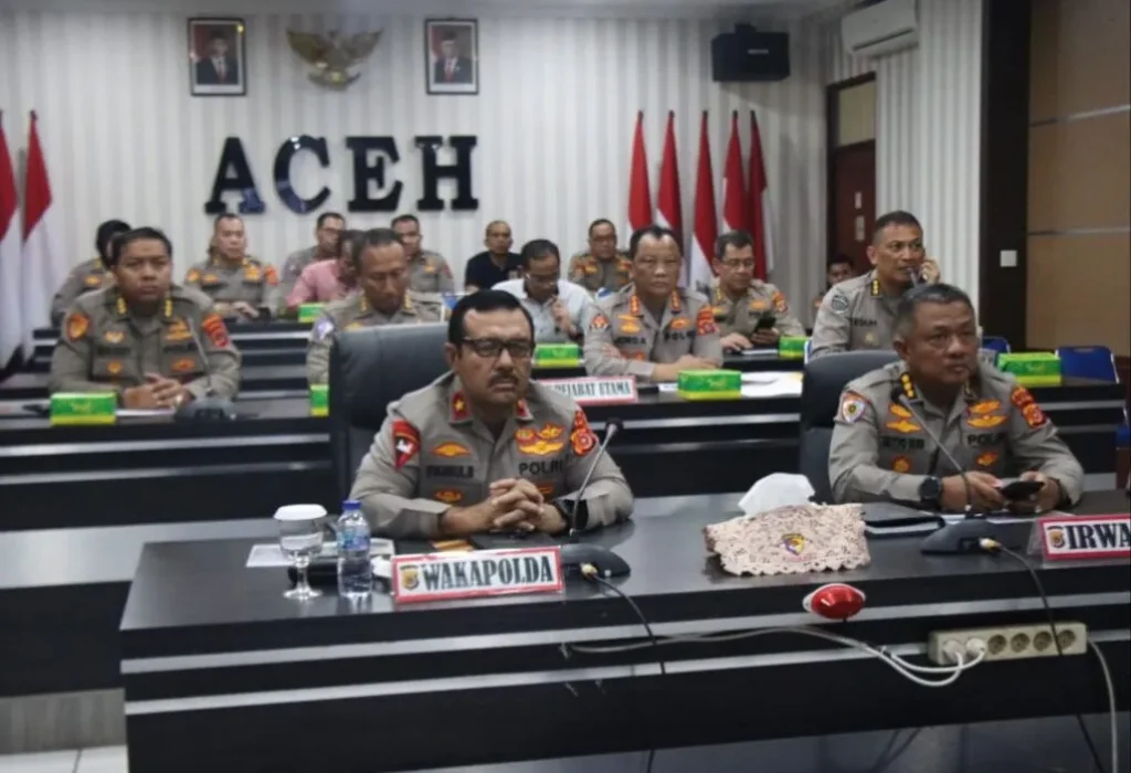 Foto: Wakapolda Aceh Brigjen Syamsul Bahri menghadiri rapat yang dipimpin Wakapolri Komjen Gatot Eddy Pramono secara virtual
