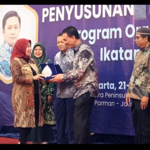 FOTO: Dinas Pendidikan dan Kebudayaan Kabupaten Aceh Utara kembali menerima penghargaan dari profesor Dr. Nunuk Suryani,M,Pd atas Program Organisasi Penggerak (POP)