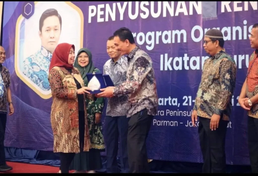 FOTO: Dinas Pendidikan dan Kebudayaan Kabupaten Aceh Utara kembali menerima penghargaan dari profesor Dr. Nunuk Suryani,M,Pd atas Program Organisasi Penggerak (POP)