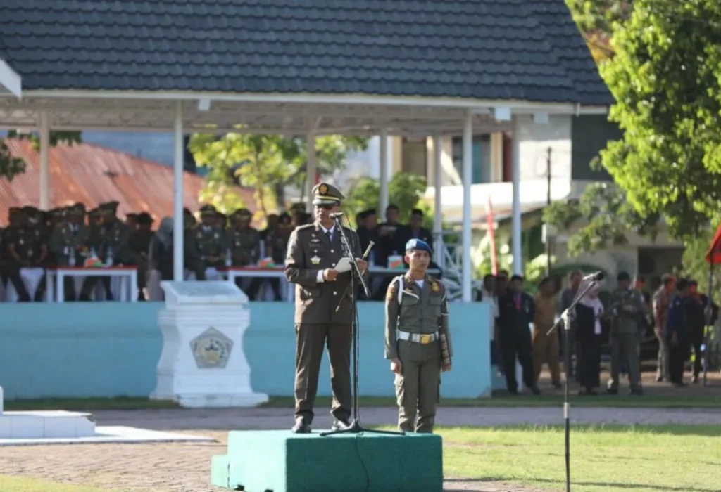 FOTO: Pj Walikota Lhoksumawe memimpin upacara HUT Satpol PP dan WH se-Aceh di Kota Lhokseumawe