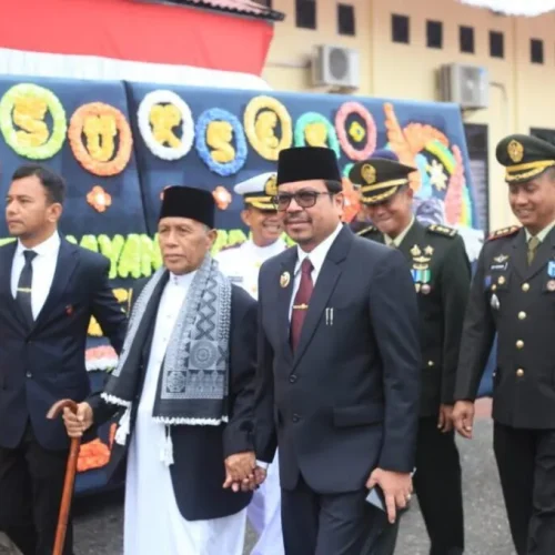 FOTO: Pj Bupati Aceh Utara Menghadiri Acara acara puncak peringatan HUT ke-77 Bhayangkara di jajaran Polres Aceh Utara bergandengan Tokoh Agama