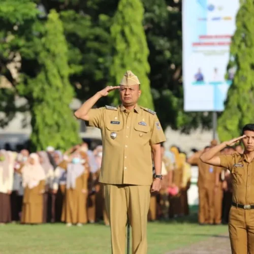 FOTO:  Pj Walikota Dr. Drs. Imran, M.Si, MA Pimpin Apel ASN di Lapangan Hiraq