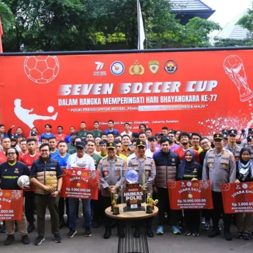 FOTO: Kepolisian Negara Republik Indonesia (Polri) bersama wartawan yang bertugas meliput di Mabes Polri menggelar Seven Soccer Bhayangkara Presisi Cup 2023 dalam rangka perayaan Hari Bhayangkara ke-77