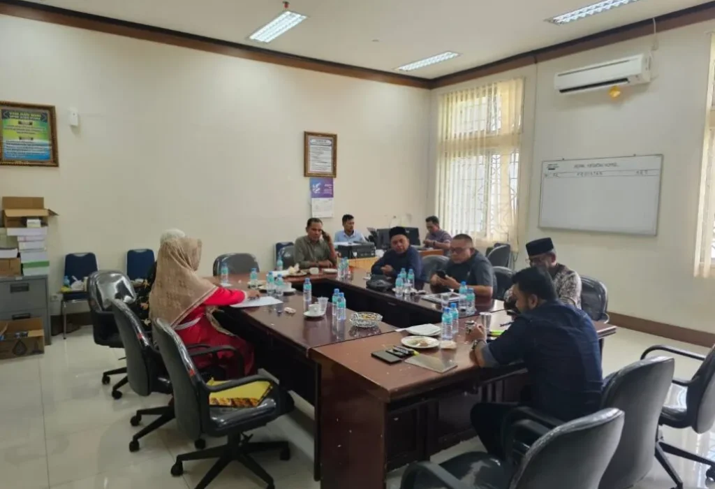 FOTO: Ketua Komisi III DPRK Aceh Utara, Razali, SE Pimpin Rapat RDP diruang Komisi III