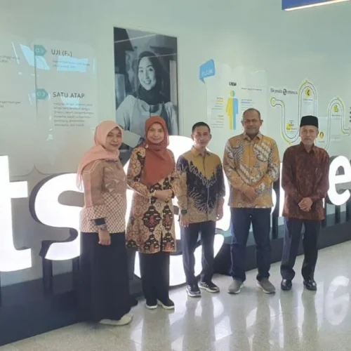 FOTO: Dewan Perwakilan Rakyat (DPRK) bersama Dinas Perdagangan, Perindustrian, Koperasi (Disperindagkop) dan UKM Aceh Utara sambagi kantor SMESCO