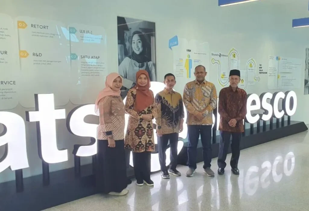 FOTO: Dewan Perwakilan Rakyat (DPRK) bersama Dinas Perdagangan, Perindustrian, Koperasi (Disperindagkop) dan UKM Aceh Utara sambagi kantor SMESCO