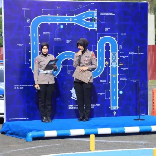 FOTO: Dirlantas Polda Aceh Kombes M. Iqbal Alqudusy me-launching lintasan baru ujian praktik surat izin mengemudi (SIM) di kantor Satuan PJR Polda Aceh, Jeulingke, Kota Banda Aceh