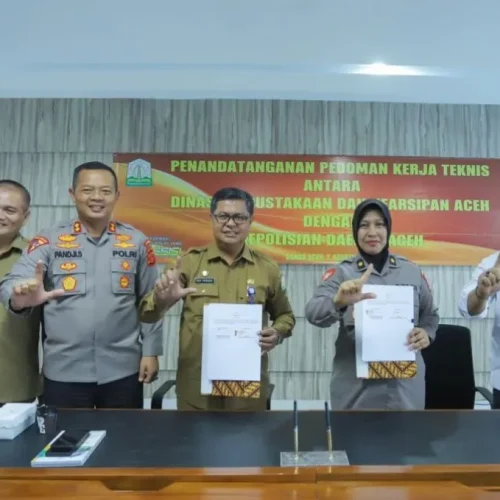 FOTO: Polda Aceh  dengan Dinas Perpustakaan dan Kearsipan Aceh (DPKA) teken MoU atau kerjasama pedoman kerja teknis di aula Pustaka Wilayah Aceh