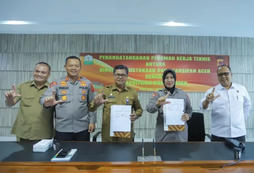 FOTO: Polda Aceh  dengan Dinas Perpustakaan dan Kearsipan Aceh (DPKA) teken MoU atau kerjasama pedoman kerja teknis di aula Pustaka Wilayah Aceh
