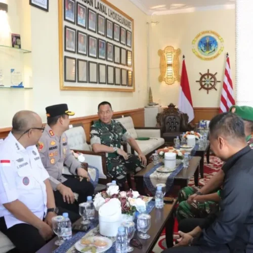 FOTO: Komandan Korem 011/LW (DANREM) Kolonel Kav. Kapti Hertantyawan S,H. bersama TNI/ Polri melaksanakan Rapat Koordinasi persiapan pengibaran Bendera Merah Putih