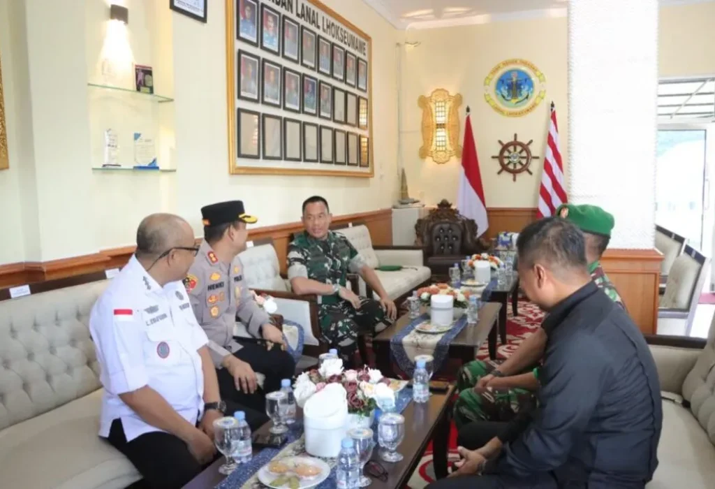 FOTO: Komandan Korem 011/LW (DANREM) Kolonel Kav. Kapti Hertantyawan S,H. bersama TNI/ Polri melaksanakan Rapat Koordinasi persiapan pengibaran Bendera Merah Putih