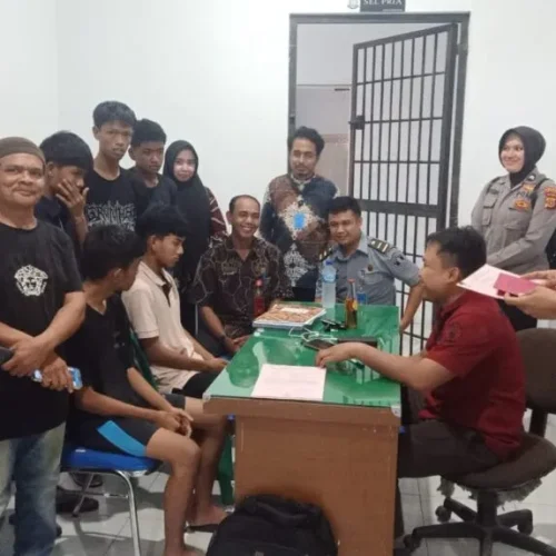 FOTO: Kelima Tersangka Geng Mottor Dilimpahkan Ke kejaksaan