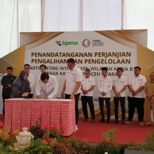FOTO; Penandatangan Perjanjian Pengalihan Dan Pengelolaan PI 10 Persen Antara PGE dan PT PE NSB