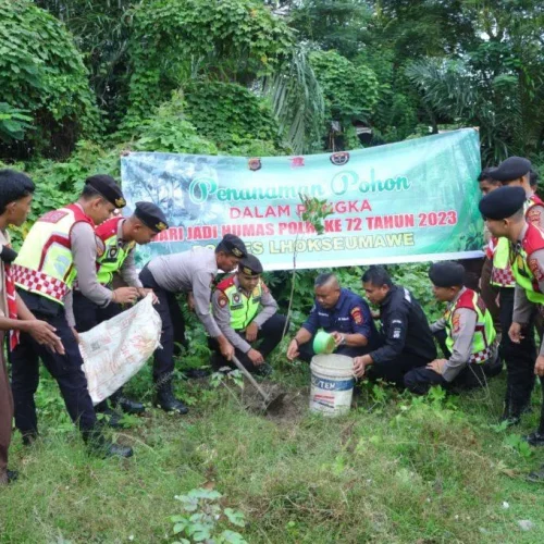 FOTO; Menyambut Hari Jadi Humas Polri yang ke-72 tahun 2023, Polres Lhokseumawe menggelar kegiatan yang bertajuk Penghijauan peduli lingkungan