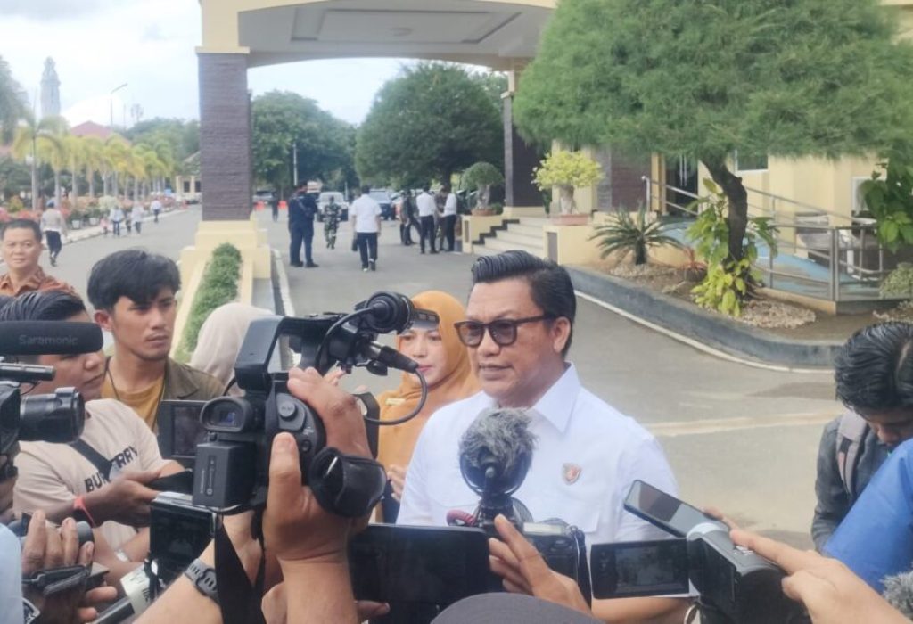 Foto: Penyidik Subdit Tipidkor Ditreskrimsus Polda Aceh memberikan keterangan telah mengirimkan berkas tahap I perkara korupsi pengadaan tempat cuci tangan atau wastafel