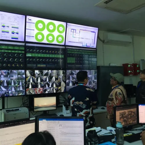 Foto: Penjabat Bupati Aceh Utara Dr. Drs. Mahyuzar M.Si mengunjungi Nusantara Internet Exchange (NIX) di gedung Moratelindo