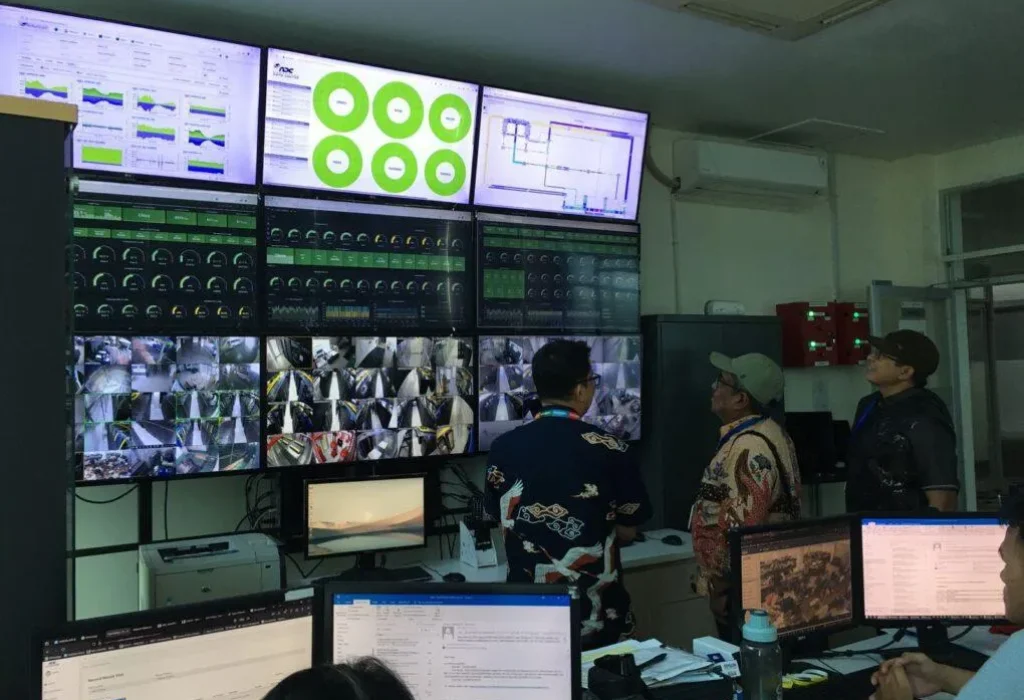 Foto: Penjabat Bupati Aceh Utara Dr. Drs. Mahyuzar M.Si mengunjungi Nusantara Internet Exchange (NIX) di gedung Moratelindo