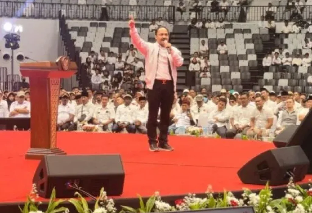 FOTO: Ketua Komite I Senator asal Aceh H Fachrul Razi MIP hadir memberikan orasi dalam Silaturahmi Nasional Kepada Desa dan Perangkat Desa Se-Indonesia