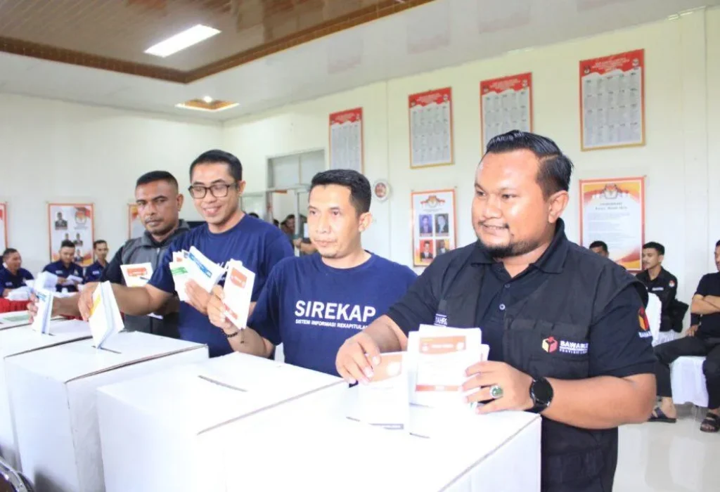 Foto: KIP Aceh Utara Bersama Bawaslu Aceh Utara melakukan simulasi Pemungutan, Penghitungan dan Rekapitulasi Suara Pemilu 2024