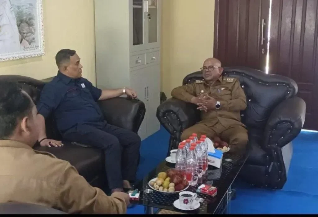 Foto: Pj Bupati Aceh Jaya A Murta Beraudensi di Markas PMI Aceh Jaya